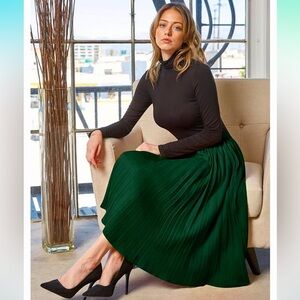 High Elastic Waist Flouncy Pleated Mid A Line Swing Skirt in Hunter Green
